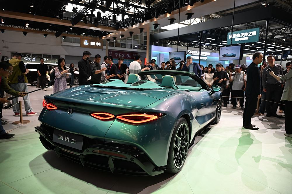 La supercar électrique Denza Z cabriolet affiche des performances extrêmes