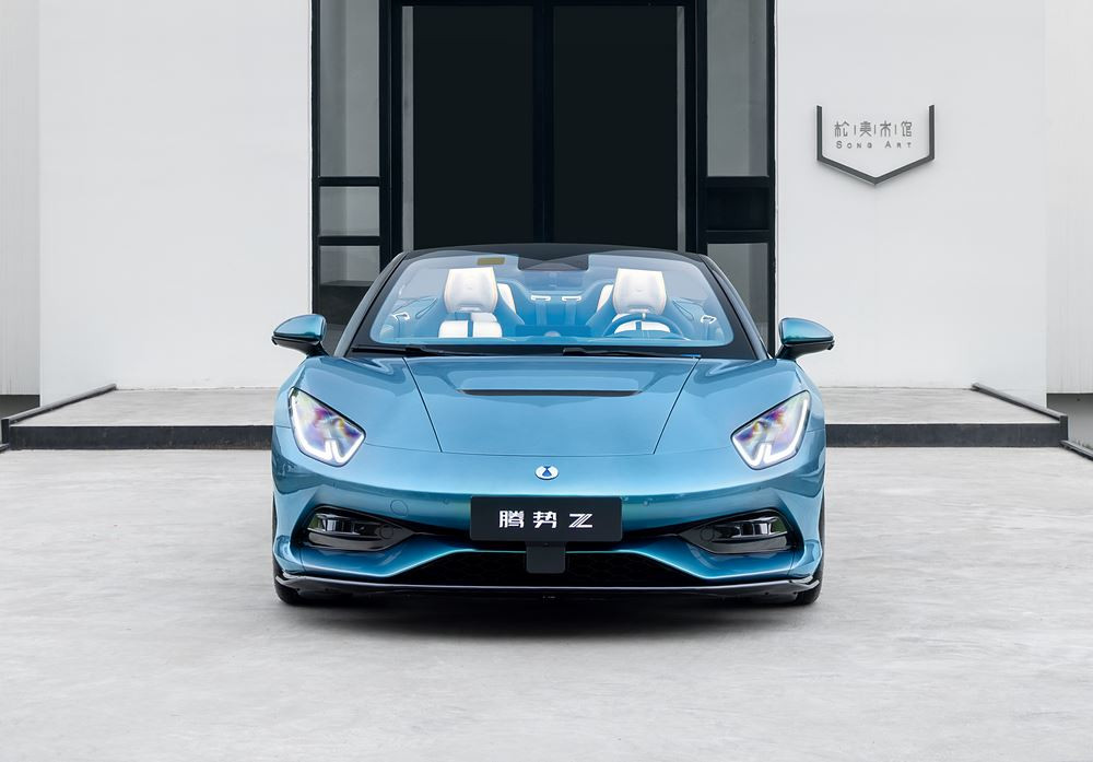 La supercar électrique Denza Z cabriolet affiche des performances extrêmes
