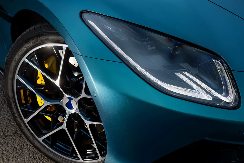 La supercar électrique Denza Z cabriolet affiche des performances extrêmes