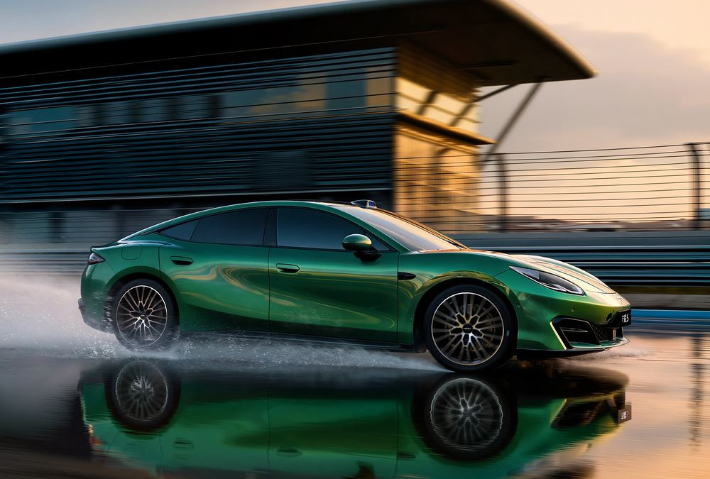 La Formula S de Fangchengbao est une berline personnalisable capable de multiples configurations