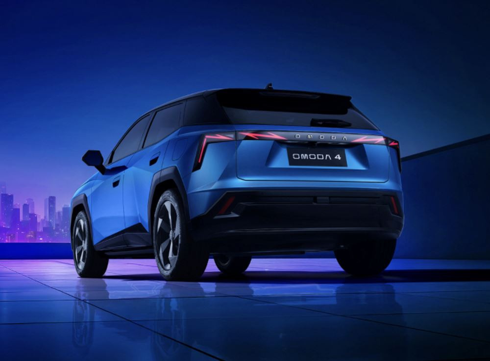 Le crossover compact Omoda 4 se distingue par ses lignes tranchées