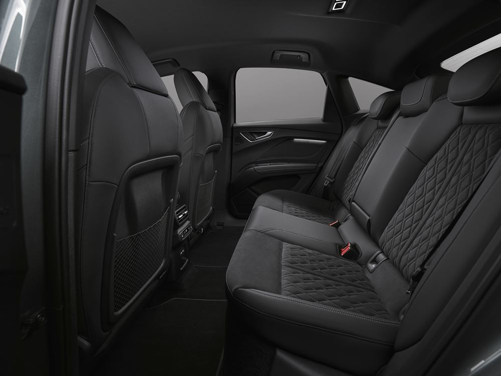 L'Audi Q4 Sportback e-tron restylée affiche une allure moderne et expressive