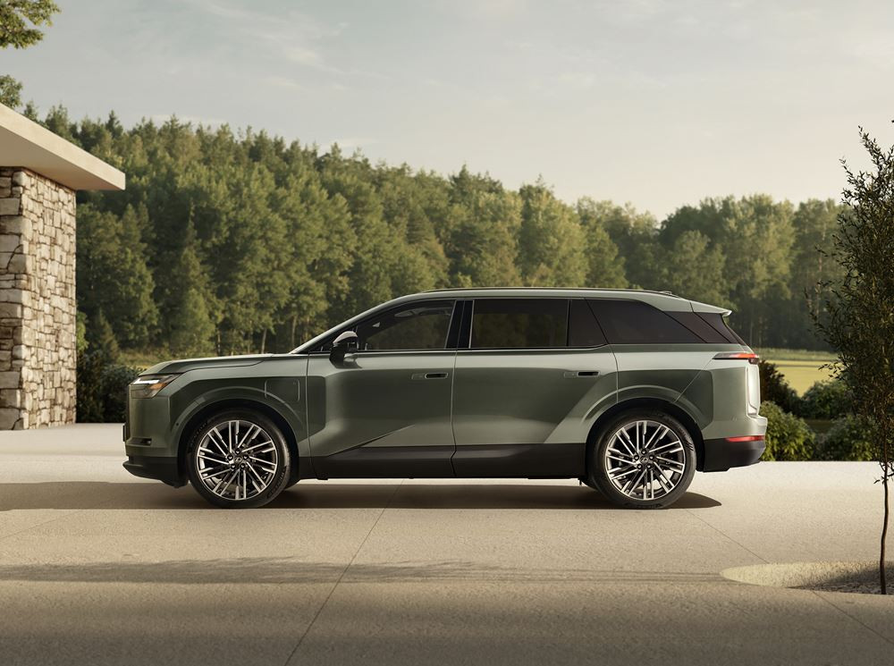 Le SUV électrique à batterie Lexus TZ offre six places sur trois rangées de sièges
