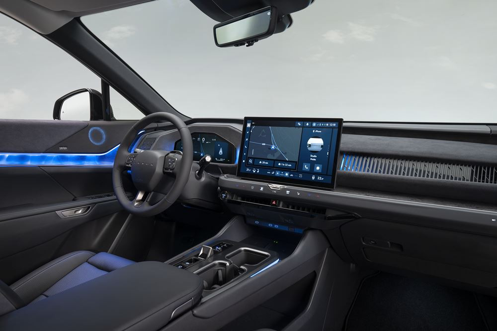 Le SUV électrique à batterie Lexus TZ offre six places sur trois rangées de sièges