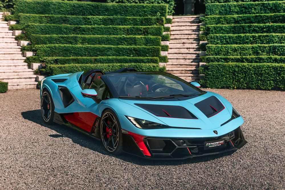 La Lamborghini Fenomeno Roadster embarque un bloc V12 hybride développant 1080 ch
