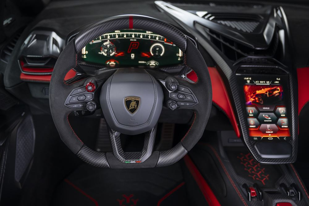 La Lamborghini Fenomeno Roadster embarque un bloc V12 hybride développant 1080 ch