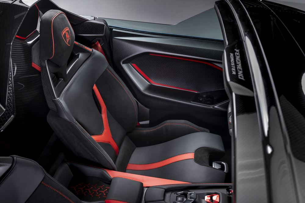 La Lamborghini Fenomeno Roadster embarque un bloc V12 hybride développant 1080 ch