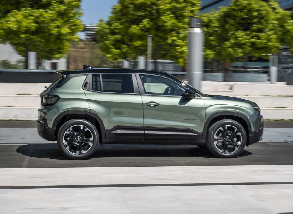 La Jeep Avenger Electrique revisitée offre jusqu'à 400 km d'autonomie WLTP
