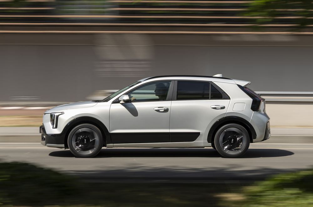 Le Kia Niro hybride restylé arbore une signature lumineuse verticale