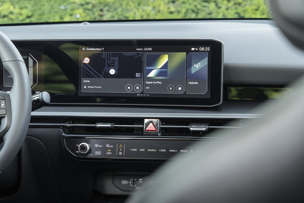 Le Kia Niro hybride restylé arbore une signature lumineuse verticale