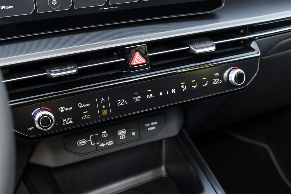 Le Kia Niro hybride restylé arbore une signature lumineuse verticale