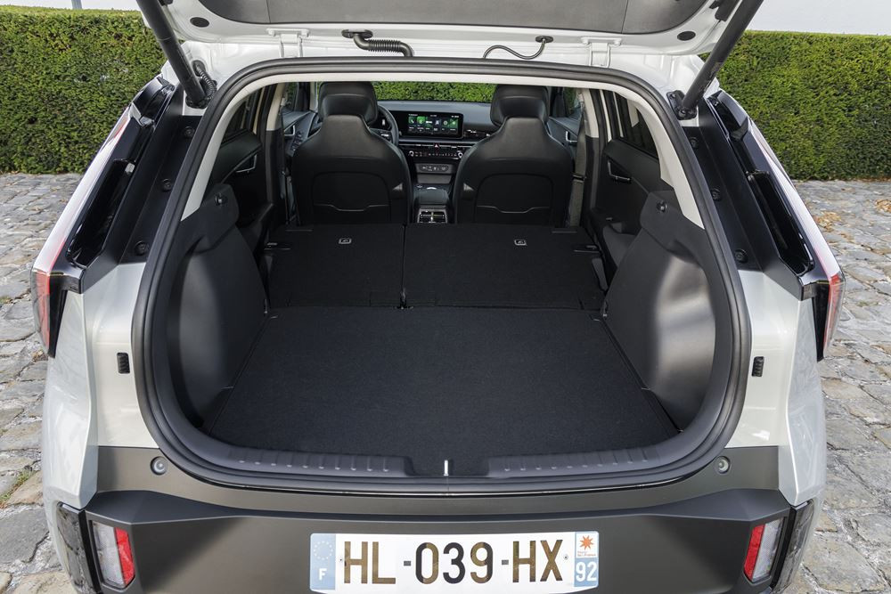 Le Kia Niro hybride restylé arbore une signature lumineuse verticale