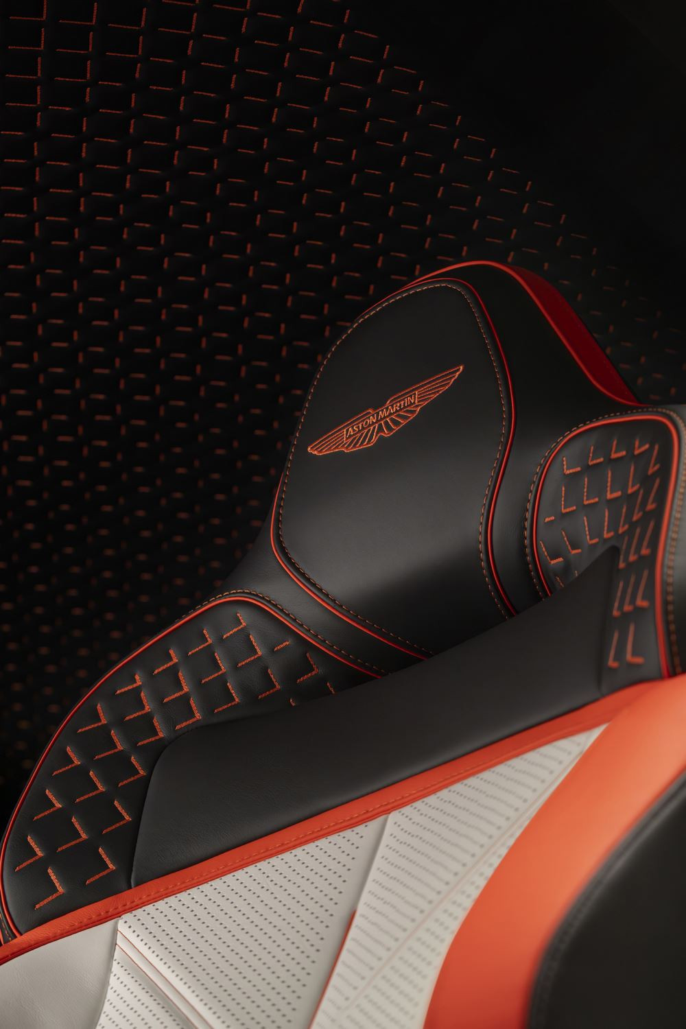 La supercar Aston Martin Valen est propulsée par un moteur V12 biturbo 5.2 litres de 850 ch