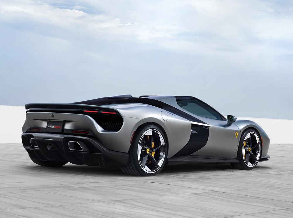 Ferrari HC25 : un roadster unique one-off sur base de F8 Spider à toit ouvert