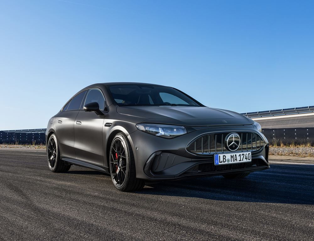La Mercedes-AMG CLA 45 4Matic plus dotée de trois moteurs électriques à flux axial délivre une puissance de 680 ch