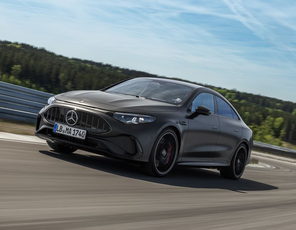 La Mercedes-AMG CLA 45 4Matic plus dotée de trois moteurs électriques à flux axial délivre une puissance de 680 ch