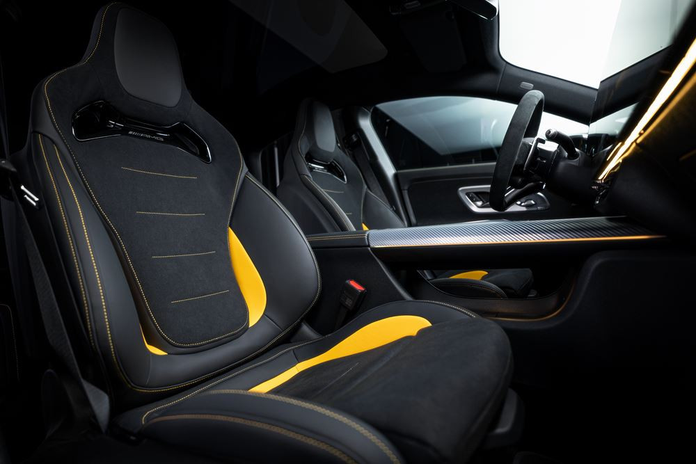 La Mercedes-AMG CLA 45 4Matic plus dotée de trois moteurs électriques à flux axial délivre une puissance de 680 ch
