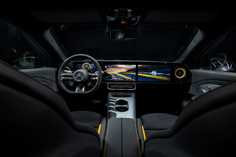 La Mercedes-AMG CLA 45 4Matic plus dotée de trois moteurs électriques à flux axial délivre une puissance de 680 ch