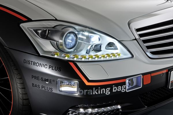 Mercedes présente son véhicule de recherche sur la sécurité