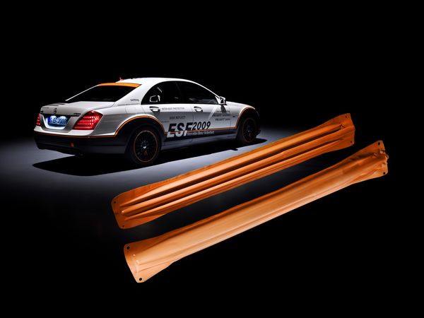 Mercedes présente son véhicule de recherche sur la sécurité