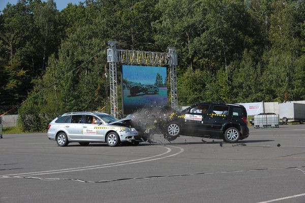 Skoda réalise un crash test frontal à une vitesse de 90 km/h