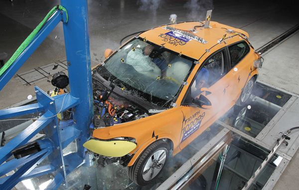 Volvo présente une C30 électrique ayant subi un crash-test frontal décalé à 64 km/h