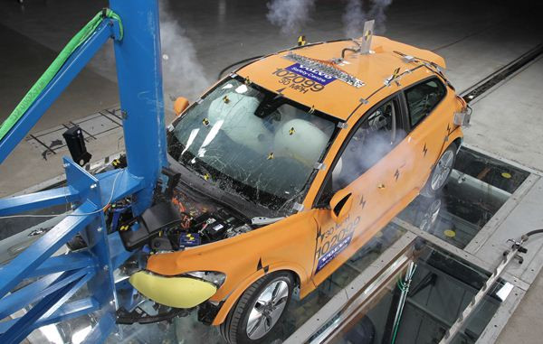 Volvo présente une C30 électrique ayant subi un crash-test frontal décalé à 64 km/h