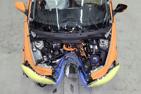 Volvo présente une C30 électrique ayant subi un crash-test frontal décalé à 64 km/h