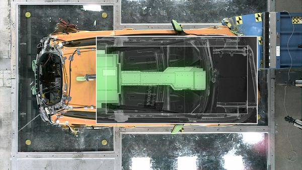 Volvo présente une C30 électrique ayant subi un crash-test frontal décalé à 64 km/h