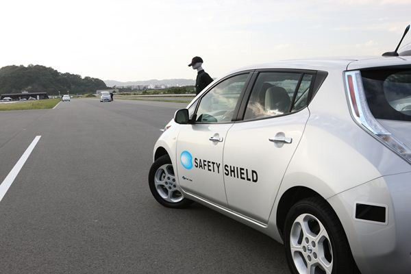 Nissan développe un système de braquage automatique d'urgence