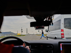 La communication entre les véhicules et l’infrastructure réduit le risque d’accident