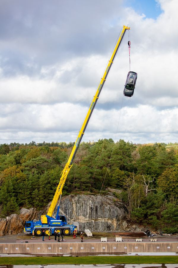 Volvo fait tomber des véhicules d'une hauteur de 30 mètres pour sauver des vies
