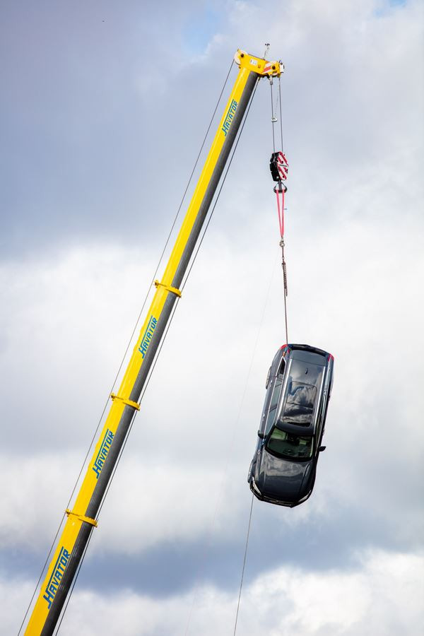Volvo fait tomber des véhicules d'une hauteur de 30 mètres pour sauver des vies