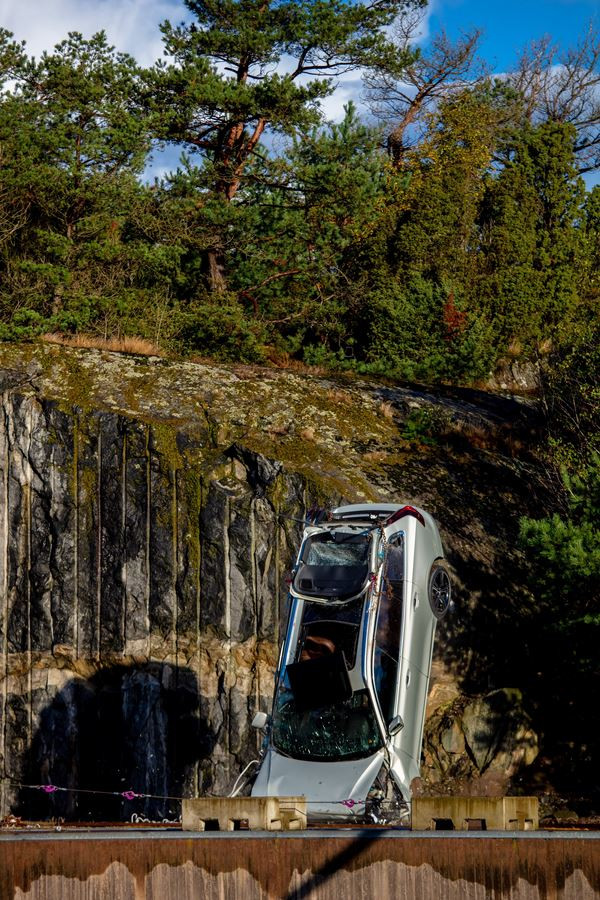 Volvo fait tomber des véhicules d'une hauteur de 30 mètres pour sauver des vies