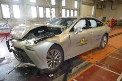 La berline à hydrogène Toyota Mirai obtient cinq étoiles aux crash-tests Euro NCAP