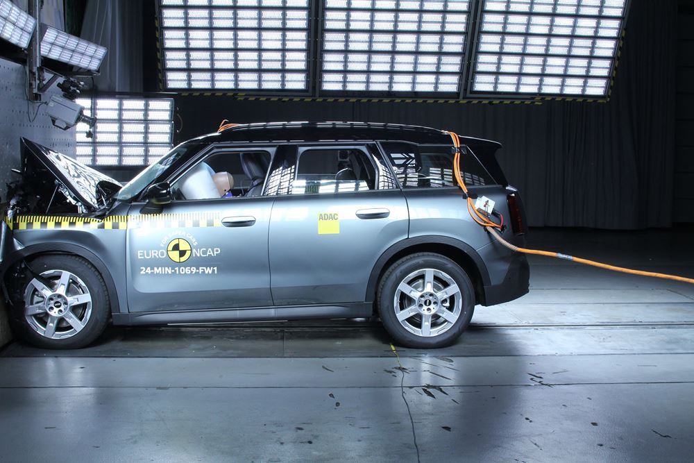 Le crossover compact électrique Mini Countryman obtient cinq étoiles aux crash-tests Euro NCAP 2024