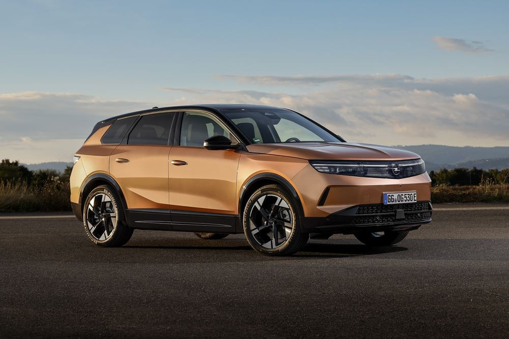 Le SUV de taille compacte Opel Grandland Electric crédité de quatre étoiles sur cinq possibles aux crash-tests Euro NCAP