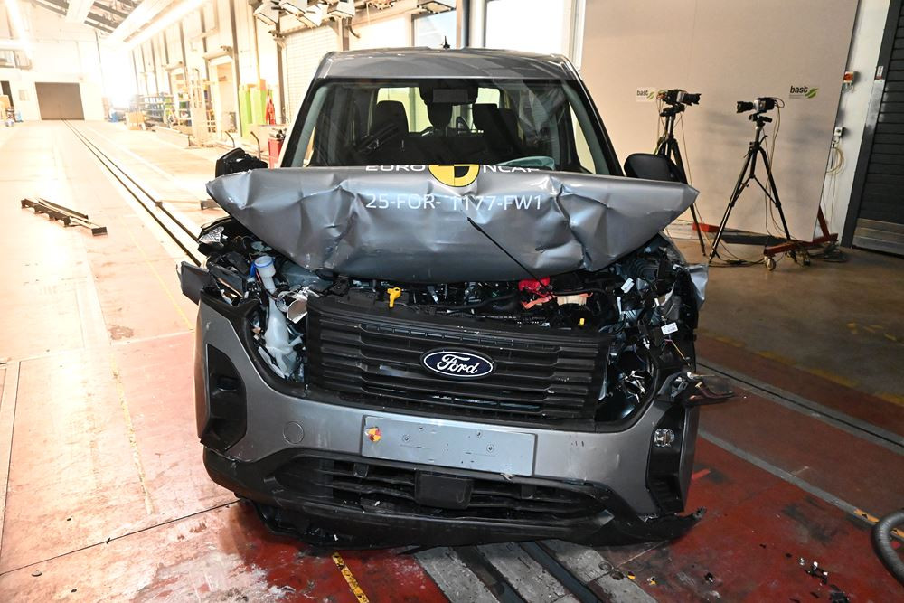 Le ludospace Ford Tourneo Courier obtient quatre étoiles sur cinq possibles aux crash-tests Euro NCAP 2025