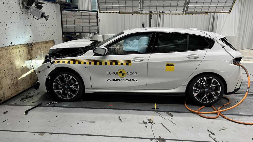 La berline compacte BMW Série 1 obtient quatre étoiles sur cinq possibles aux crash-tests Euro NCAP 2025