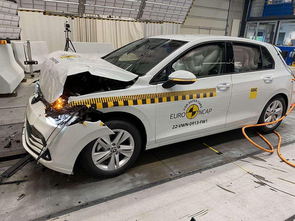 La berline compacte Volkswagen Golf obtient cinq étoiles aux crash-tests Euro NCAP 2025