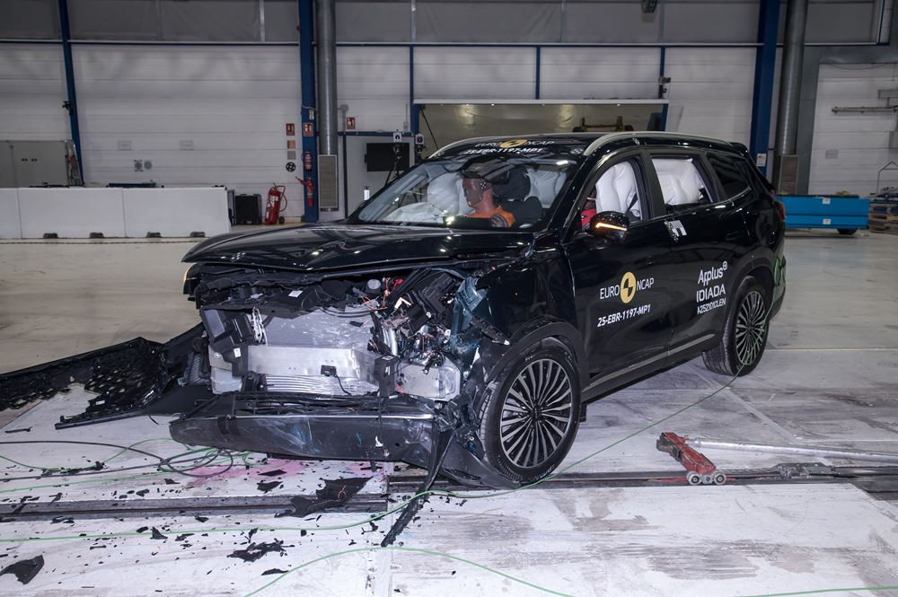 Le SUV familial sept places Ebro s800 crédité de cinq étoiles aux crash-tests Euro NCAP 2025