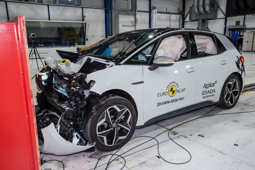 La berline compacte électrique Volkswagen ID.3 obtient cinq étoiles aux crash-tests Euro NCAP 2025