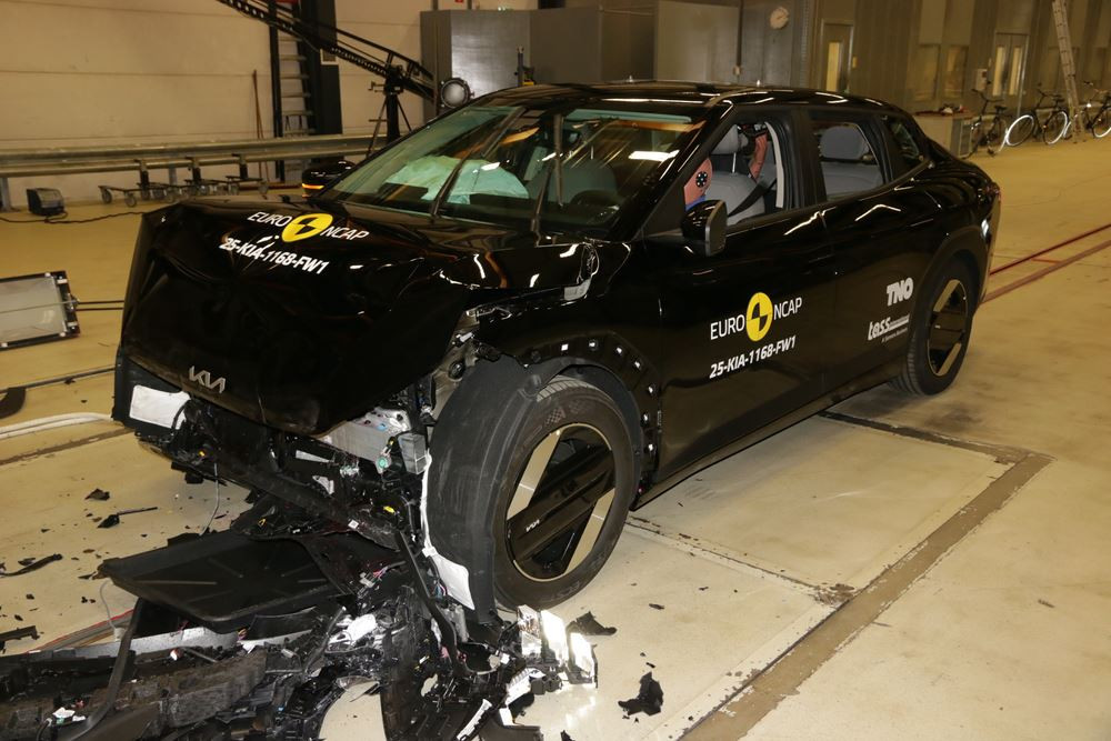 Le crossover électrique Kia EV4 obtient quatre étoiles sur cinq possibles aux crash-tests Euro NCAP 2025