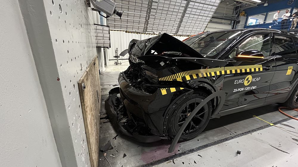 Le Porsche Cayenne Electric obtient cinq étoiles aux crash-tests Euro NCAP 2025