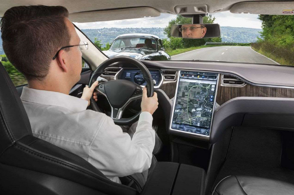 Les commandes et écrans tactiles représentent une source de distraction importante au volant