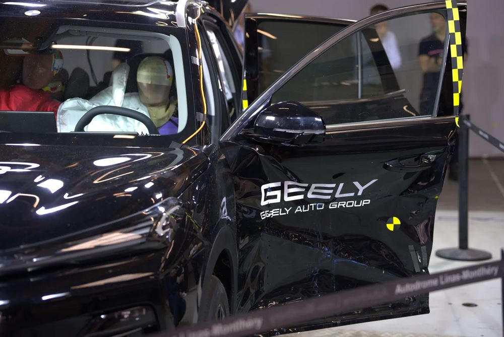 Le Geely Starray EM-i réalise un essai de collision latérale au-delà des exigences réglementaires en Europe