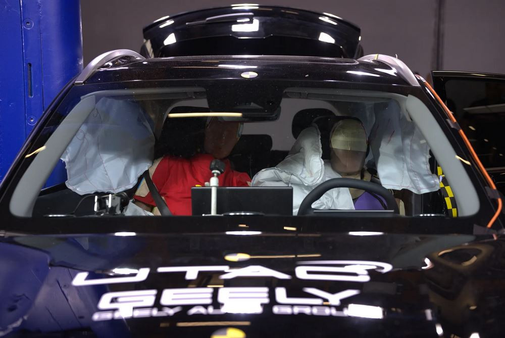 Le Geely Starray EM-i réalise un essai de collision latérale au-delà des exigences réglementaires en Europe