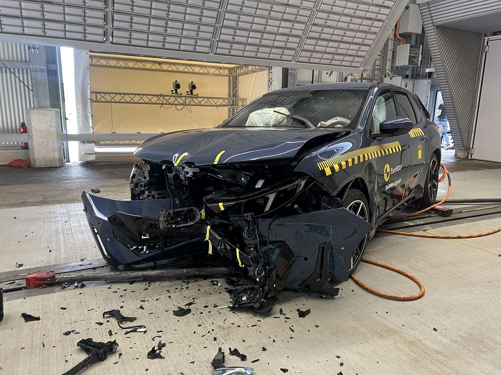 La BMW iX3 obtient la note de cinq étoiles aux tests Euro NCAP dans le cadre du protocole d'évaluation 2026