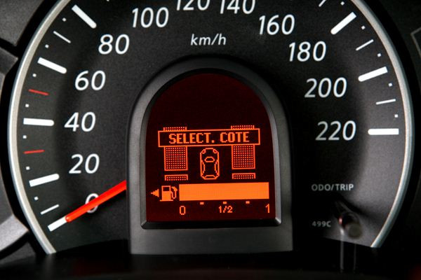 Comment fonctionne le système d'aide au créneau de la Nissan Micra?