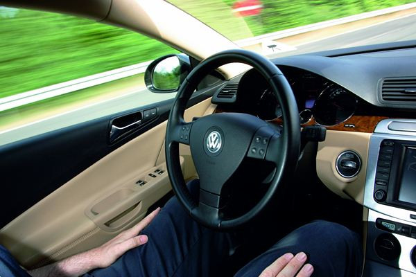 Volkswagen présente "le pilote automatique temporaire"